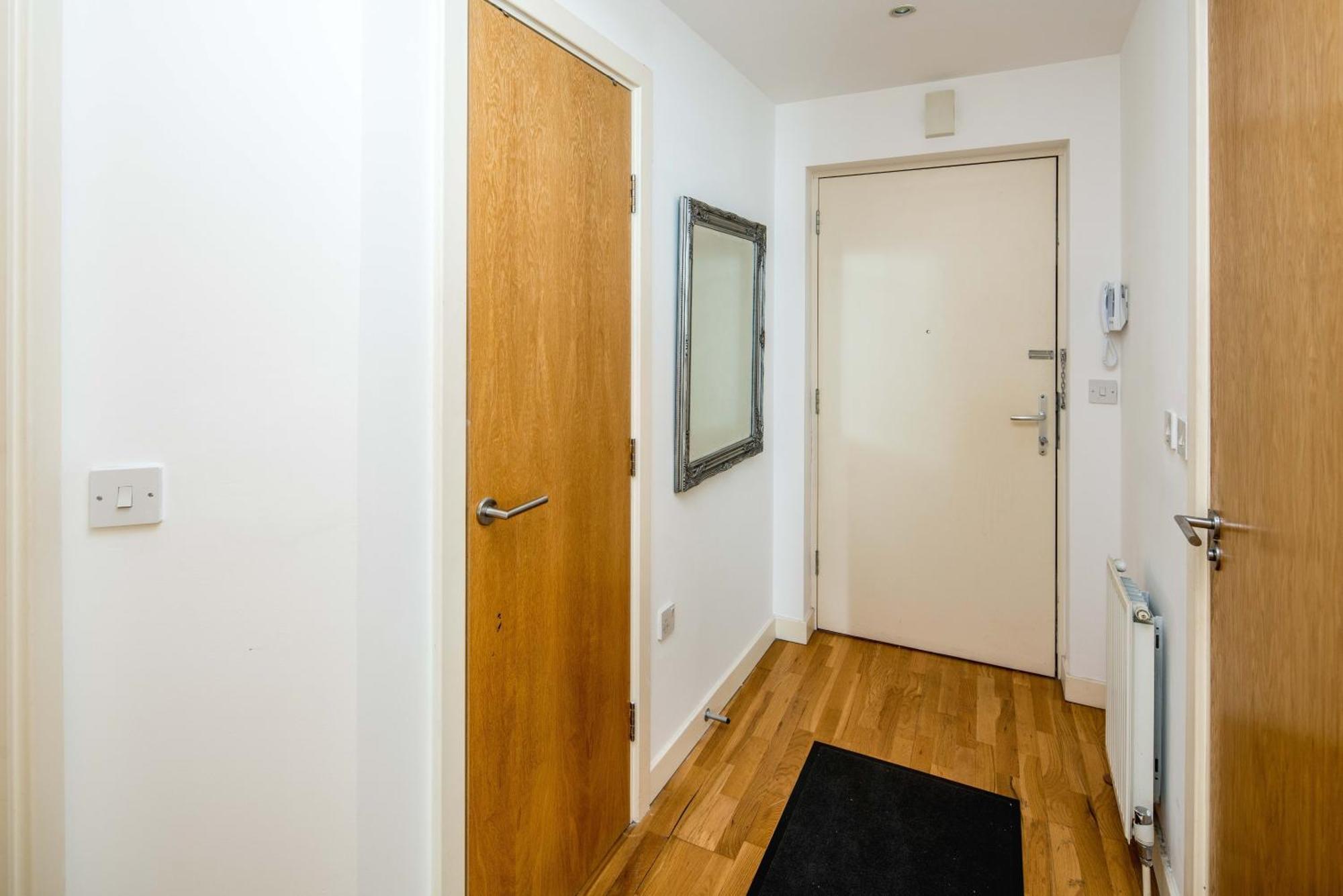 One Bedroom Apartment Near Central London With Private Balcony Exterior photo